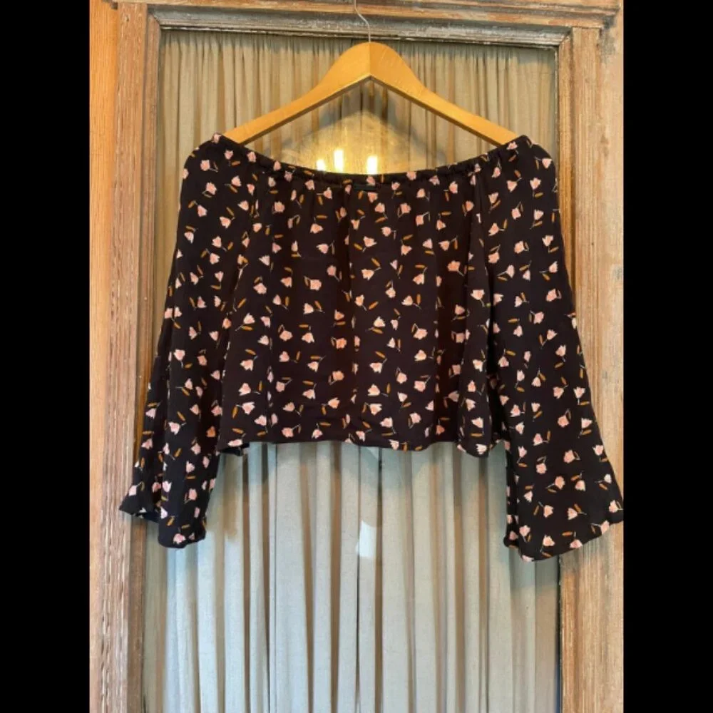 Billabong Off Shoulder Crop Top Size S